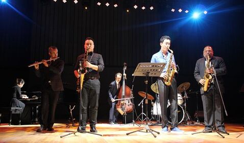 美國(guó)Ari Roland爵士樂(lè)隊(duì)和 ...