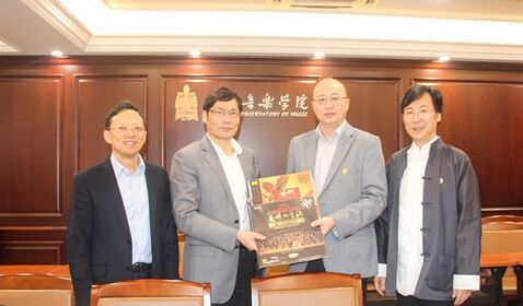 學(xué)院黨委書記胡建新、院長(zhǎng) ...