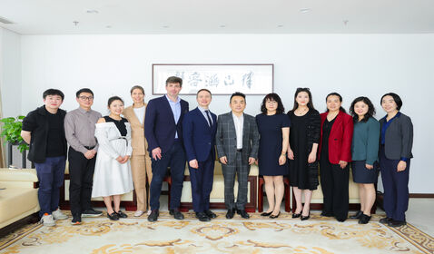 比利時(shí)駐上海總領(lǐng)事及伊麗 ...