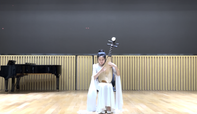 《靜默之弦》 演奏者：魯芩